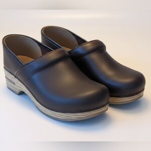 EUC Dansko Professional Oiled Leather Clogs - Dark Brown Size 42/US Women's 11.5
